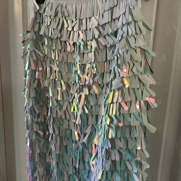 626 House of Harlow 1960 x Revolve Niven Skirt in White Iridescent - Picture 8 of 10